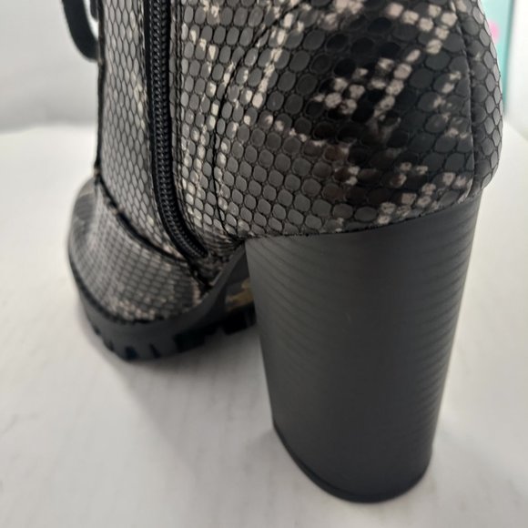 LIMIT High Platform Heel Ankle Bootie Black/Gray - Picture 6 of 7